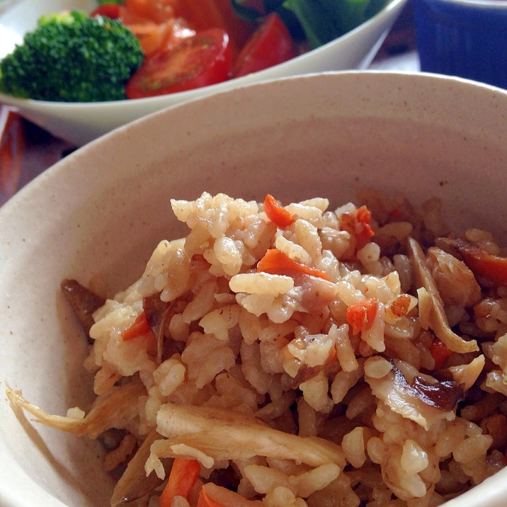 炊飯器にお任せ♪煮詰めない鶏五目ご飯